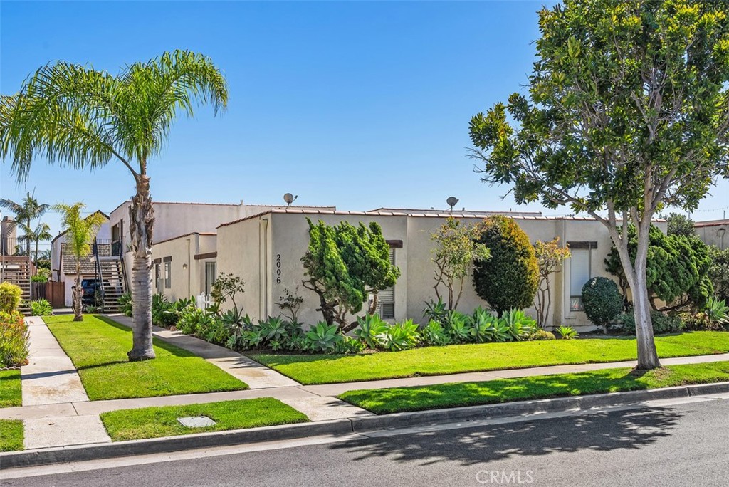 2006 California street Triplex - 2006 California, Huntington Beach CA 92648 - photo 1