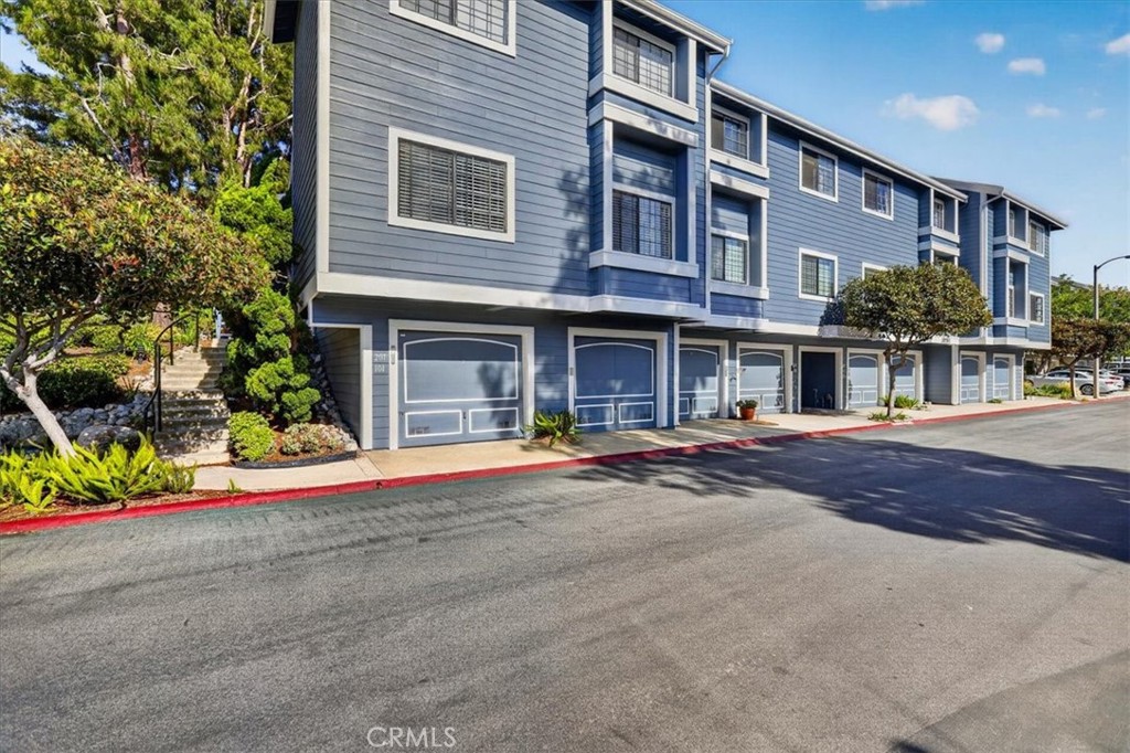 20262 Billingsgate 202, Huntington Beach CA 92646 - photo 1