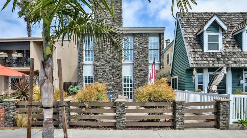203 Frankfort Avenue, Huntington Beach, CA 92648