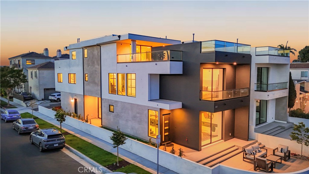 203 indianapolis Avenue, Huntington Beach CA 92648 - photo 1