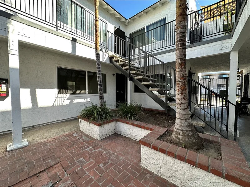 203 Nashville, Huntington Beach