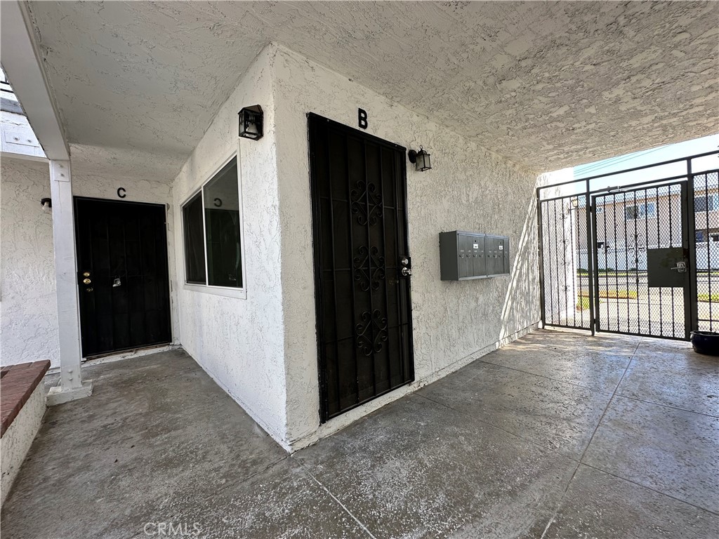 203 Nashville, Huntington Beach CA 92648 - photo 2