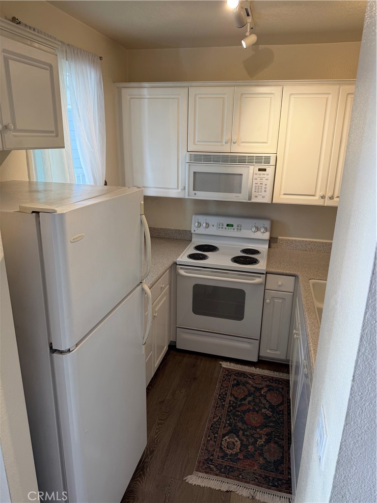 Entry view of Kitchen - 20331 Bluffside 309, Huntington Beach CA 92646 - photo 2