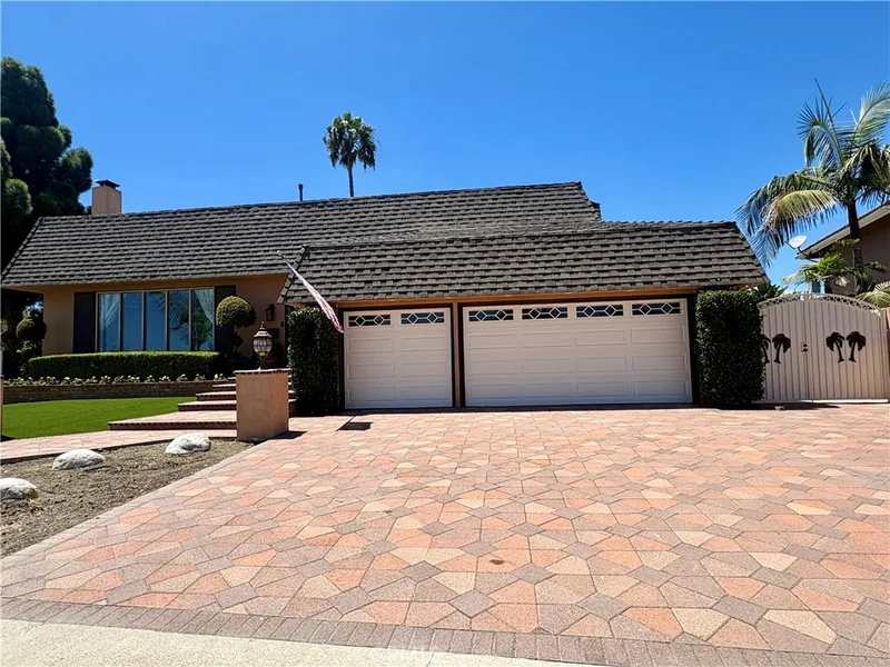 20441 Ravenwood, Huntington Beach, CA 92646