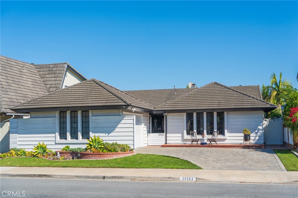 20582 Queens Park, Huntington Beach CA 92646 - photo 1