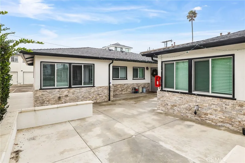 206 Chicago Avenue C, Huntington Beach, CA 92648
