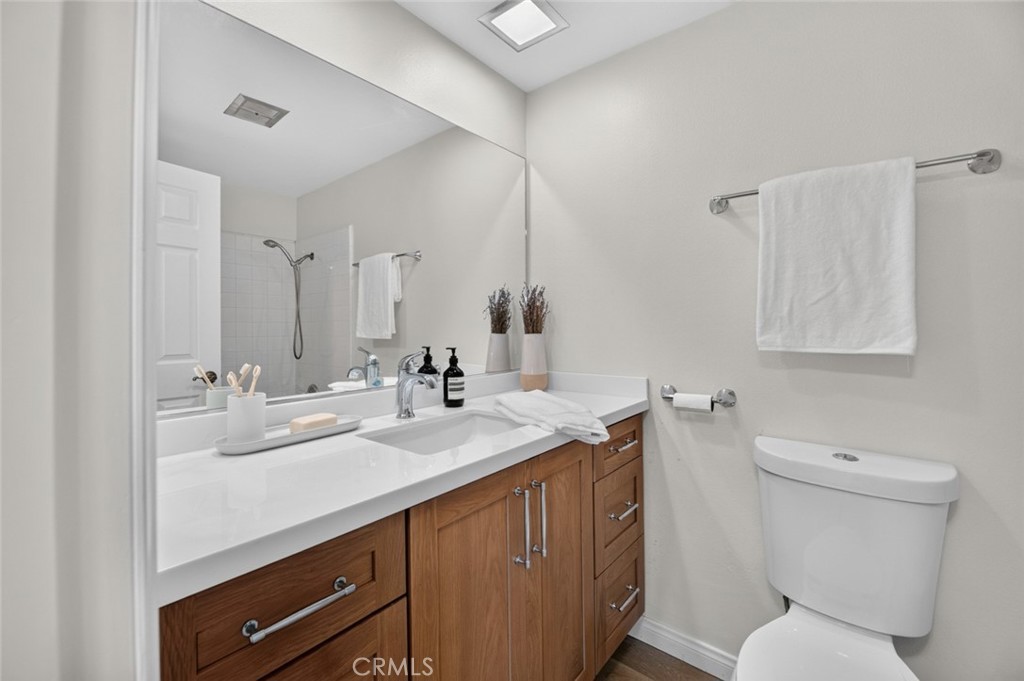 Middle bathroom - 20682 Hopetown, Huntington Beach CA 92646 - photo 16