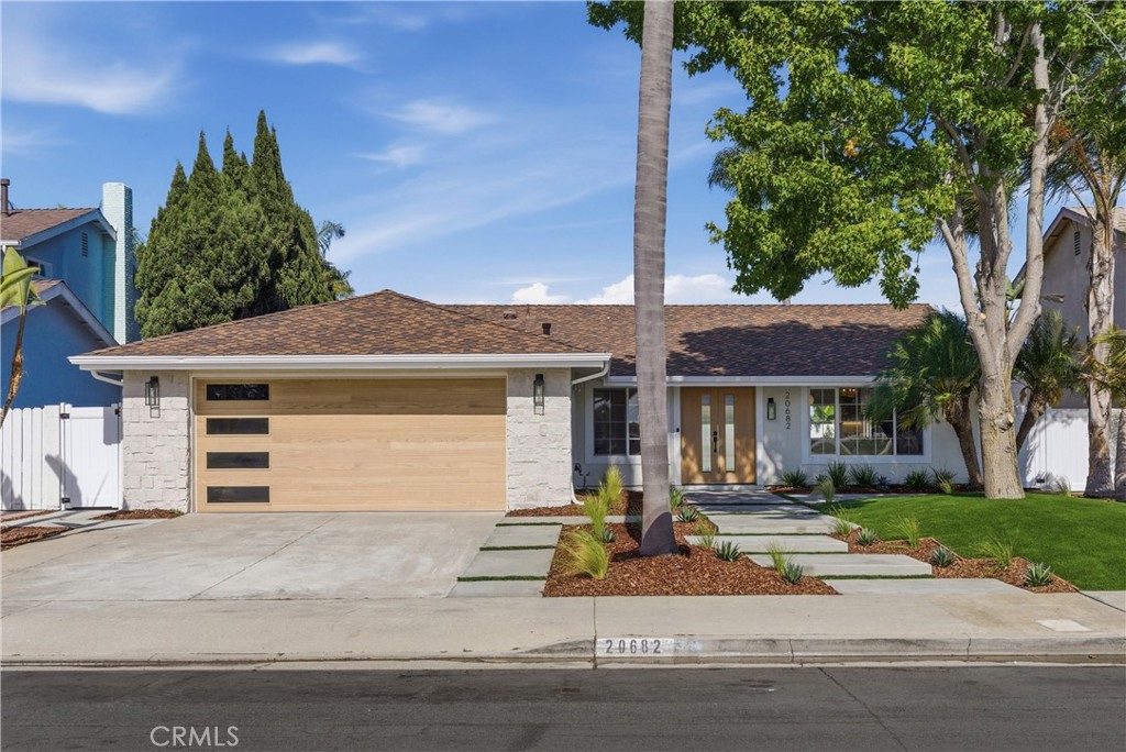 20682 Queens Park Lane, Huntington Beach CA 92646 - photo 1