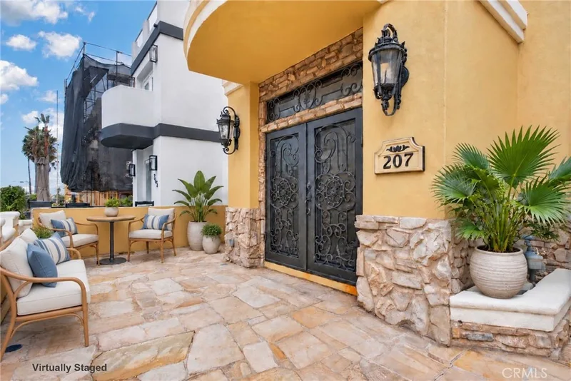 207 18th Street, Huntington Beach
