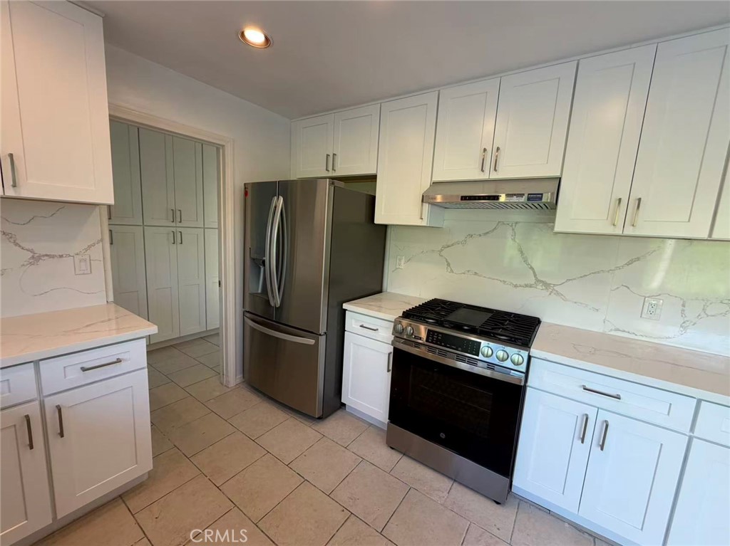 20702 Elizabeth, Huntington Beach CA 92646 - photo 8