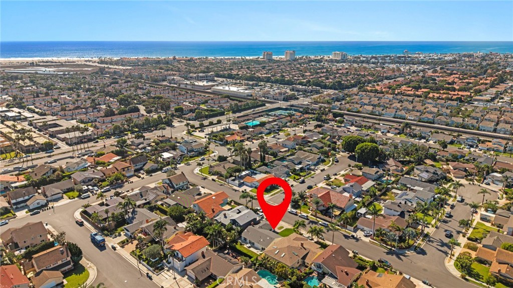 Outstanding interior location in sought-after Pacific Sands - 20852 Farnsworth Lane, Huntington Beach CA 92646 - photo 38