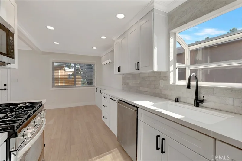 209 13th Street D, Huntington Beach, CA 92648