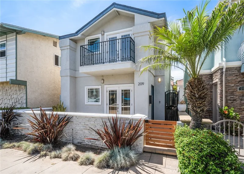 209 7th Street, Huntington Beach, CA 92648