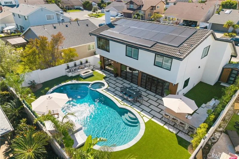 20902 Balgair, Huntington Beach