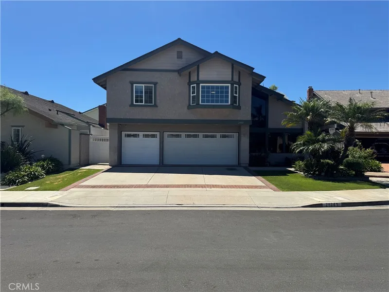 21041 Shaw Lane, Huntington Beach, CA 92646