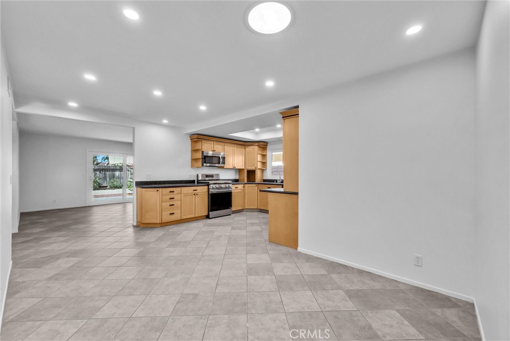 21061 Miramar Lane, Huntington Beach CA 92646 - photo 10