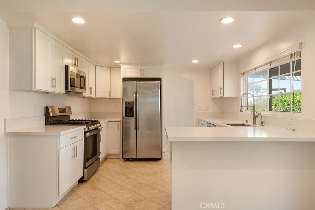 21072 Amberwick, Huntington Beach CA 92646 - photo 4