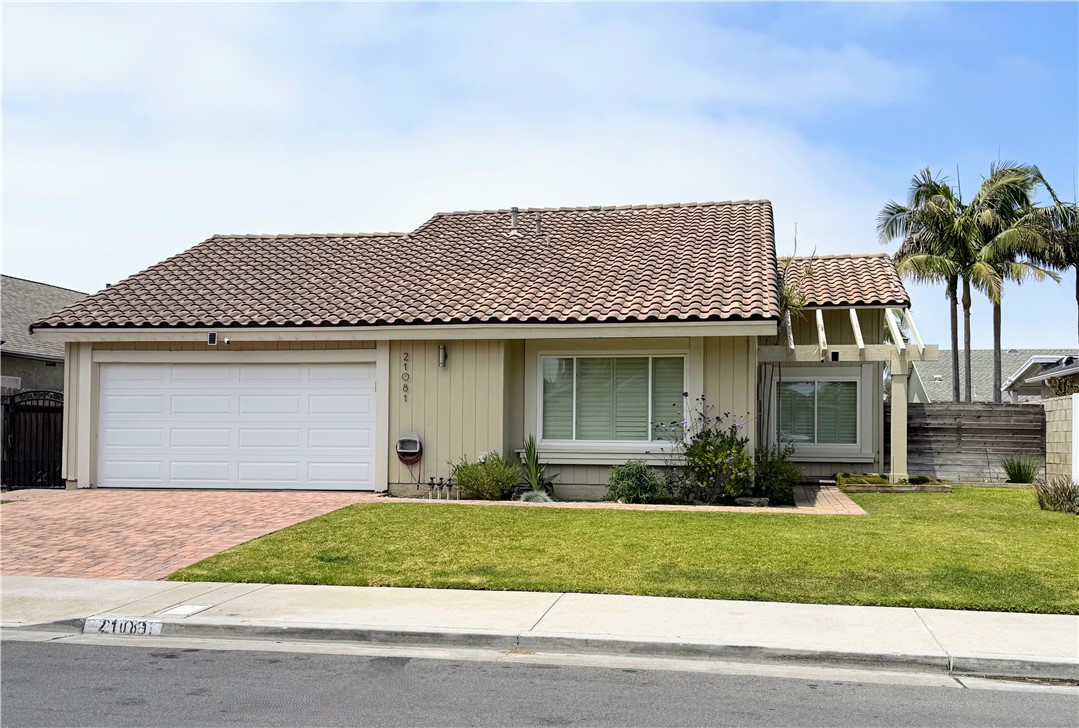 21081 White Horse Ln, Huntington Beach CA 92646 - photo 1