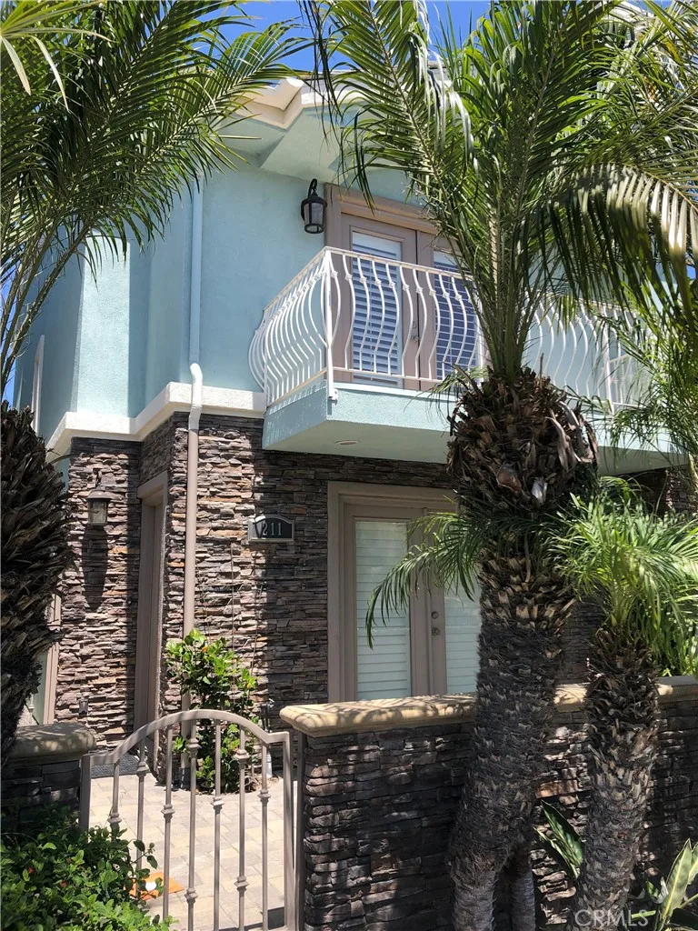 211 7th Street, Huntington Beach, CA 92648