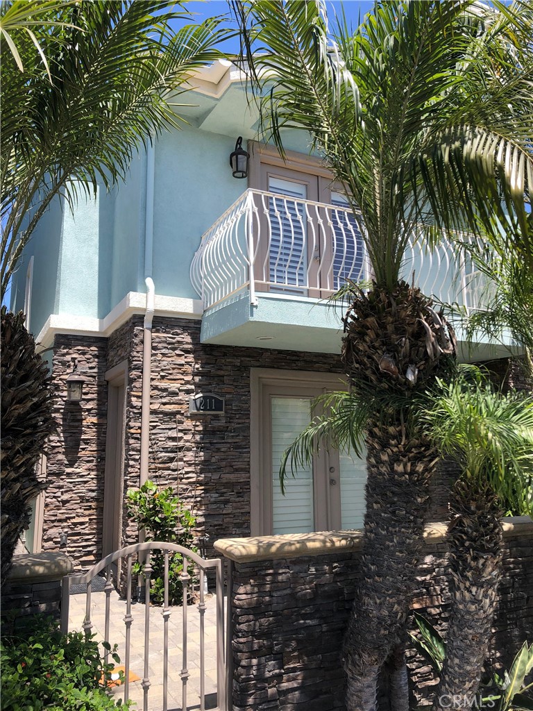 211 7th Street, Huntington Beach CA 92648 - photo 1