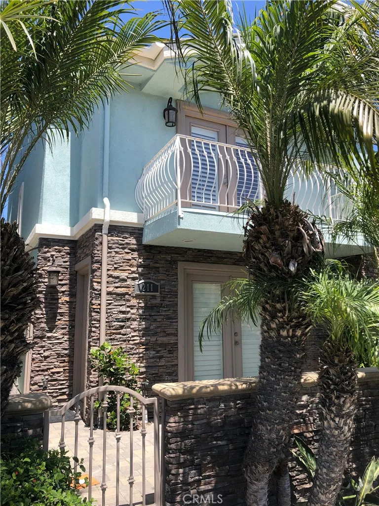 211 7th Street, Huntington Beach, CA 92648