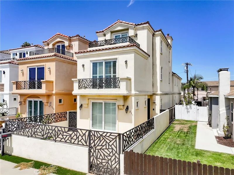 211 Chicago Ave, Huntington Beach