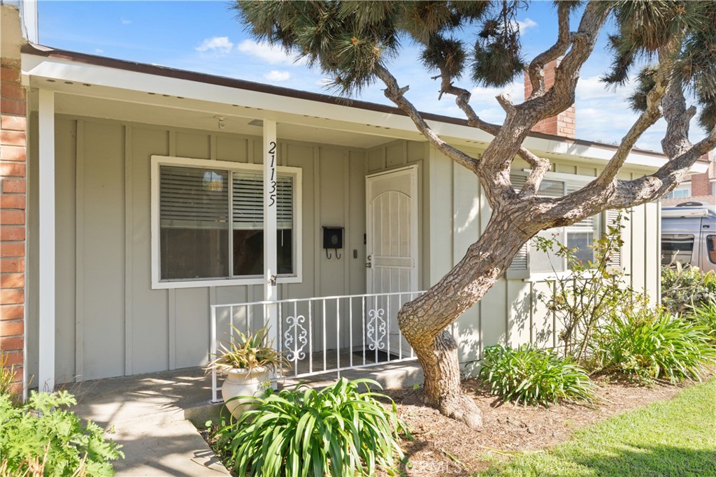 21135 Freeport, Huntington Beach CA 92646 - photo 1