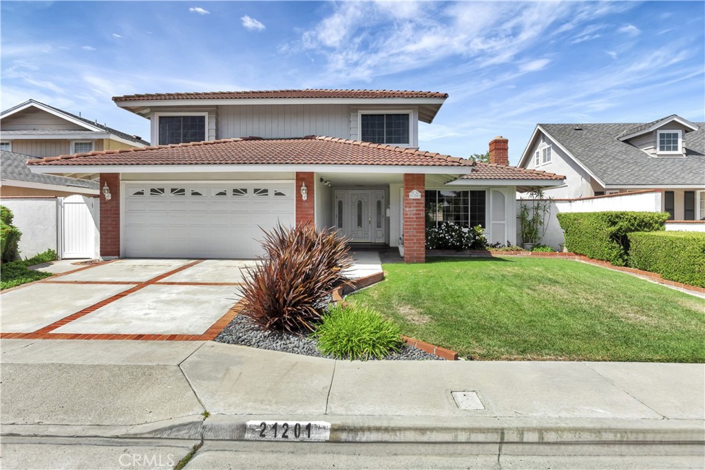Spacious, beach-close home - mid-century and very clean. - 21201 Binghampton Circle, Huntington Beach CA 92646 - photo 1