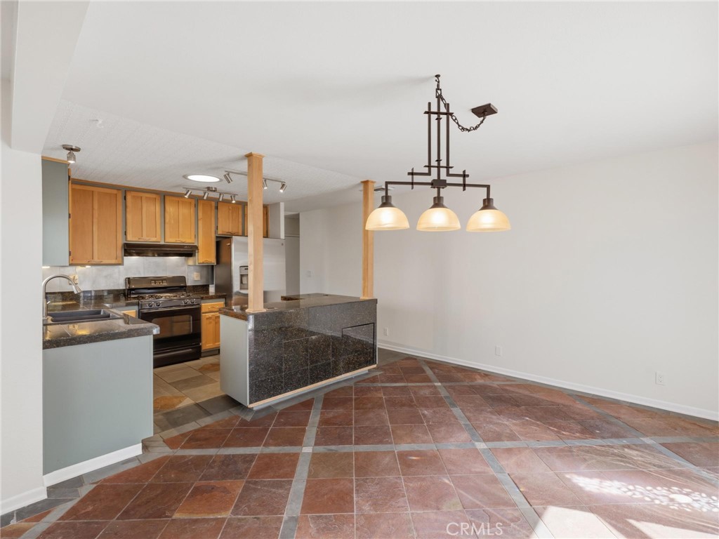 21241 Lochlea Lane, Huntington Beach CA 92646 - photo 15
