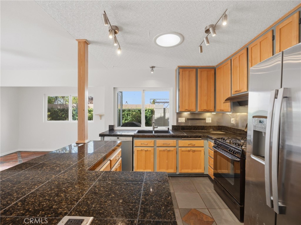 21241 Lochlea Lane, Huntington Beach CA 92646 - photo 17