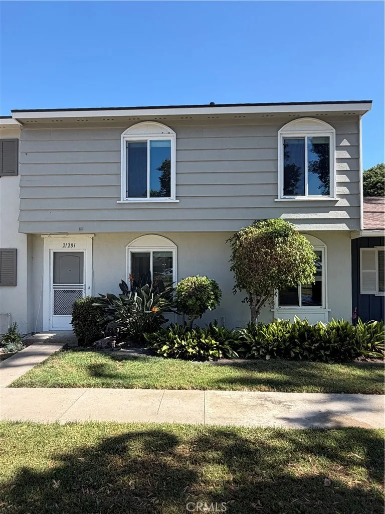 21281 Freeport Lane, Huntington Beach