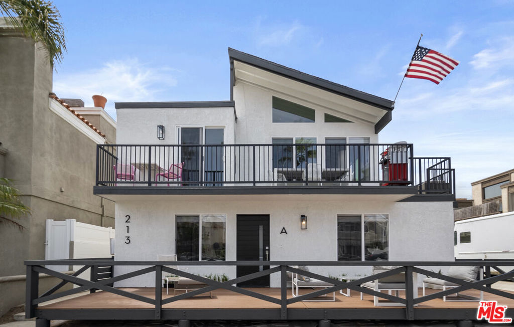 Exterior 213 17th St. - 213 17th Street A, Huntington Beach CA 92648 - photo 1