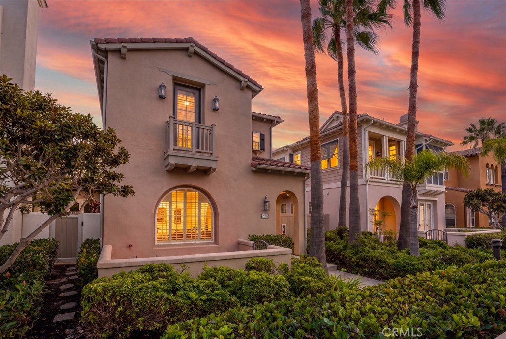 Welcome Home! Enjoy Beach Living in this Desirable Sea Colony Premiere Gated Community of “The Waterfront.” - 21306 Balerma, Huntington Beach CA 92648 - photo 2