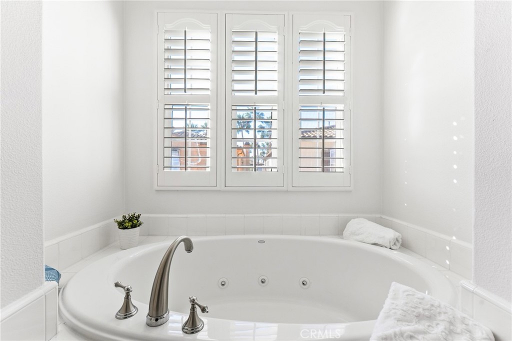 Spa inspired soaking tub. - 21306 Balerma, Huntington Beach CA 92648 - photo 36
