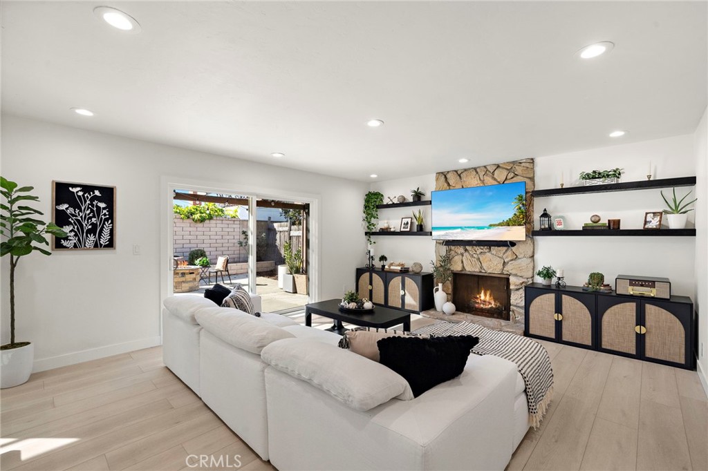 Beautiful living room with a striking stone fireplace - 21341 Seaforth Lane, Huntington Beach CA 92646 - photo 4