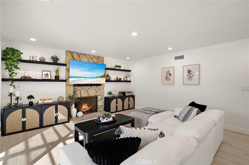 Chic floating shelves - 21341 Seaforth Lane, Huntington Beach CA 92646 - photo 5