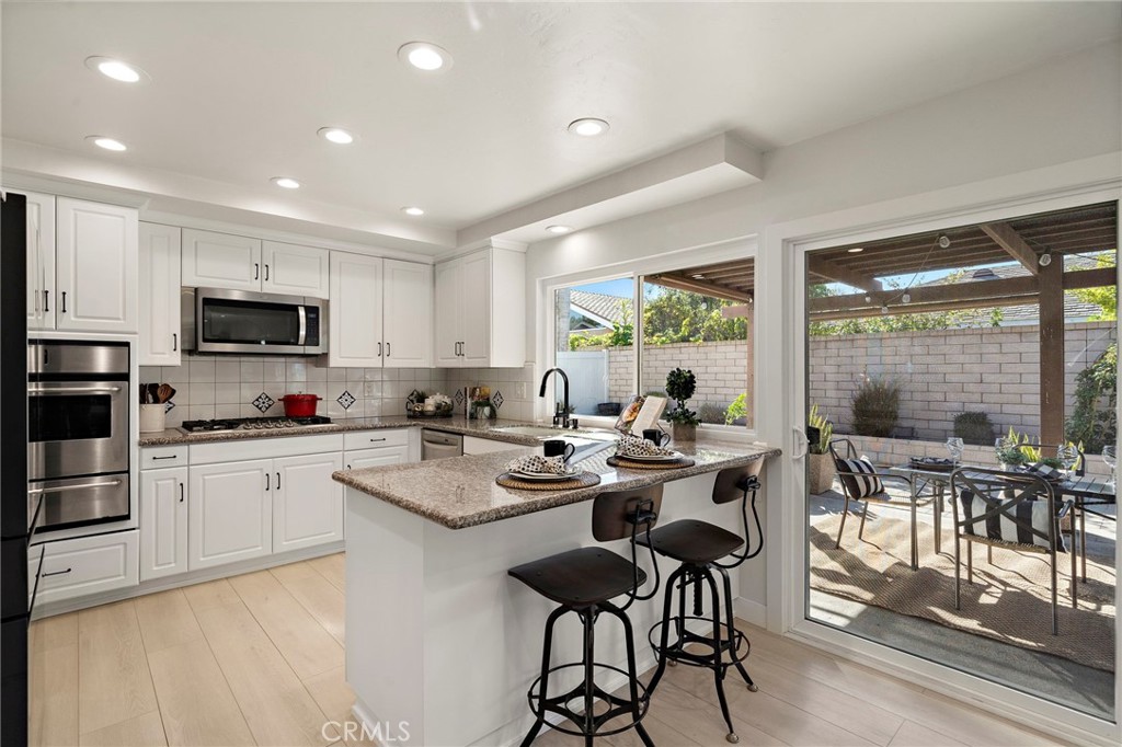 Breakfast bar with direct access to covered patio - 21341 Seaforth Lane, Huntington Beach CA 92646 - photo 14