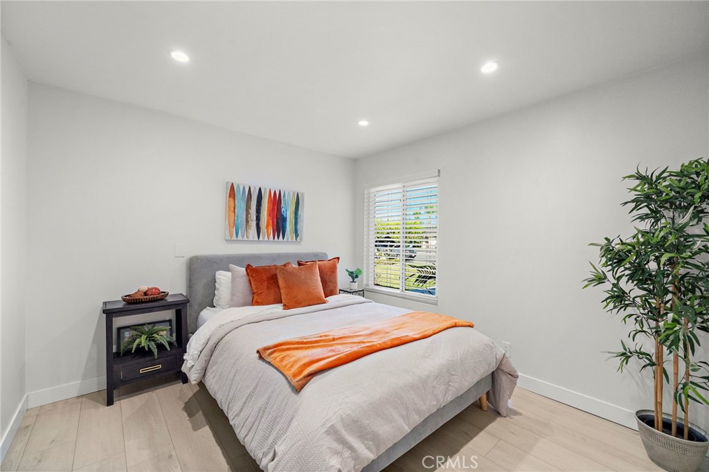 Large secondary room with recessed lighting - 21341 Seaforth Lane, Huntington Beach CA 92646 - photo 21
