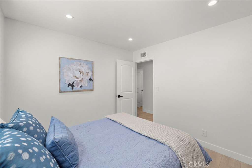 Secondary room with recessed lighting - 21341 Seaforth Lane, Huntington Beach CA 92646 - photo 24