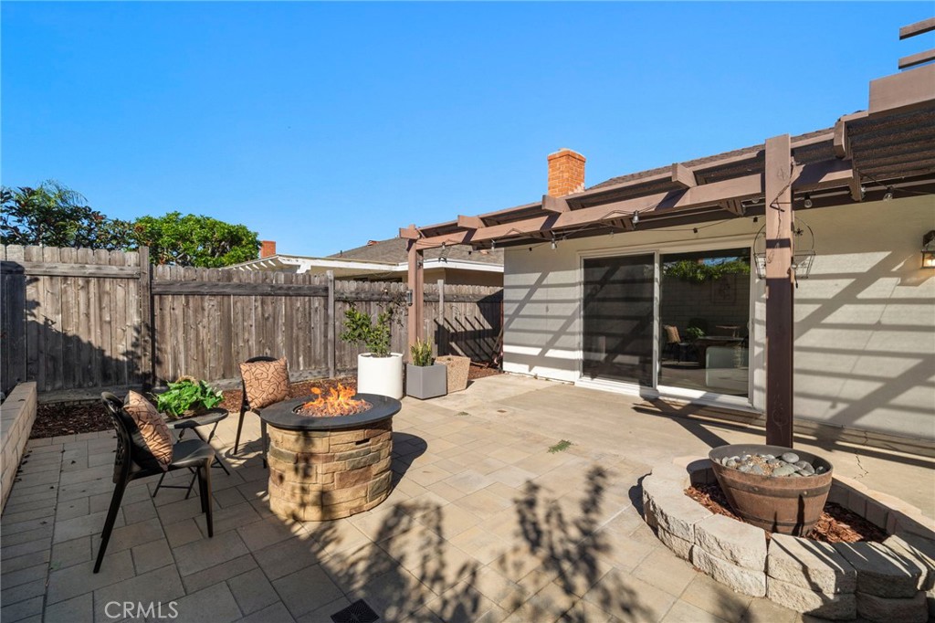 Raised planters, manicured landscaping, and refreshing ocean breezes - 21341 Seaforth Lane, Huntington Beach CA 92646 - photo 32