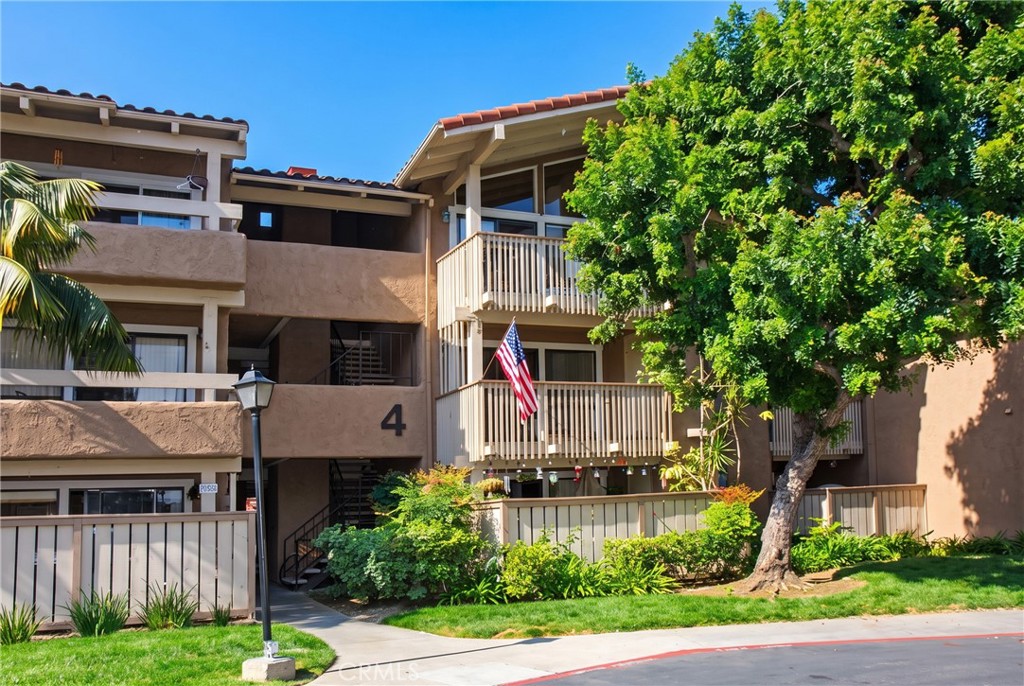 21372 Brookhurst 425, Huntington Beach CA 92646 - photo 2