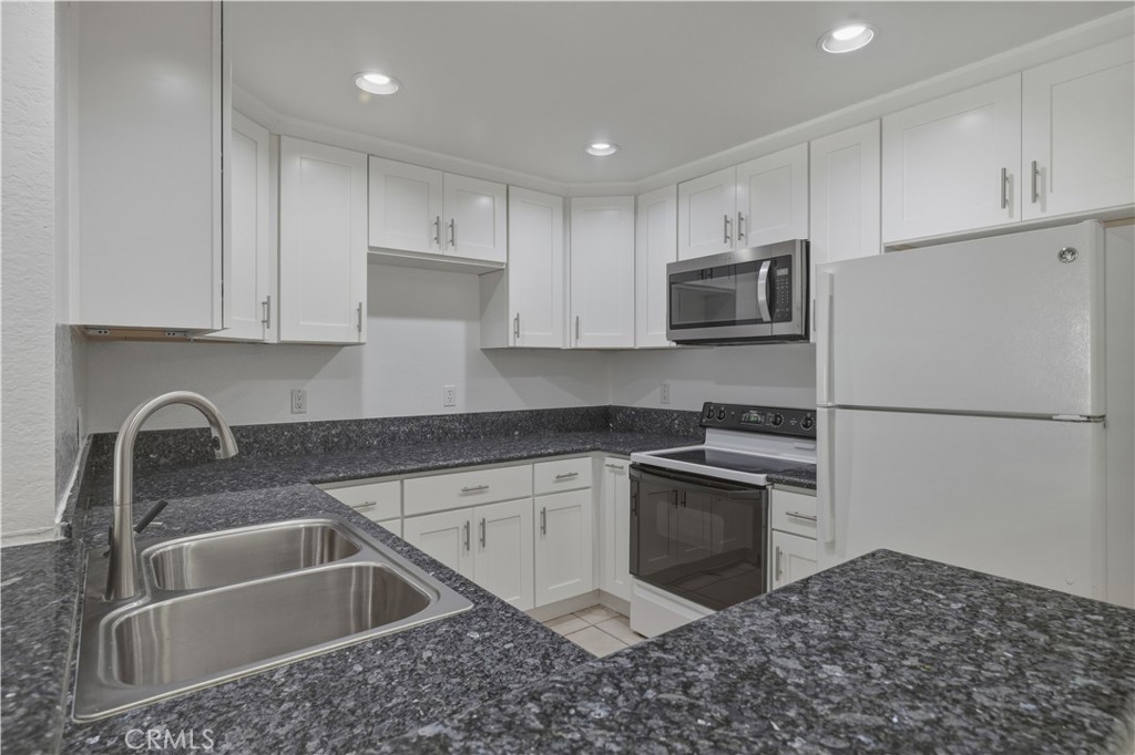 21372 Brookhurst 425, Huntington Beach CA 92646 - photo 8