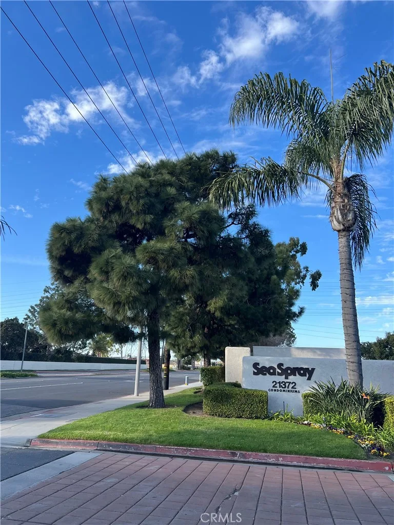 21372 Brookhurst, Huntington Beach, CA 92646
