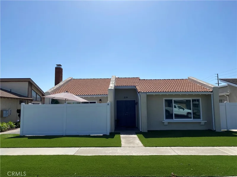 214 Springfield Ave B, Huntington Beach, CA 92648