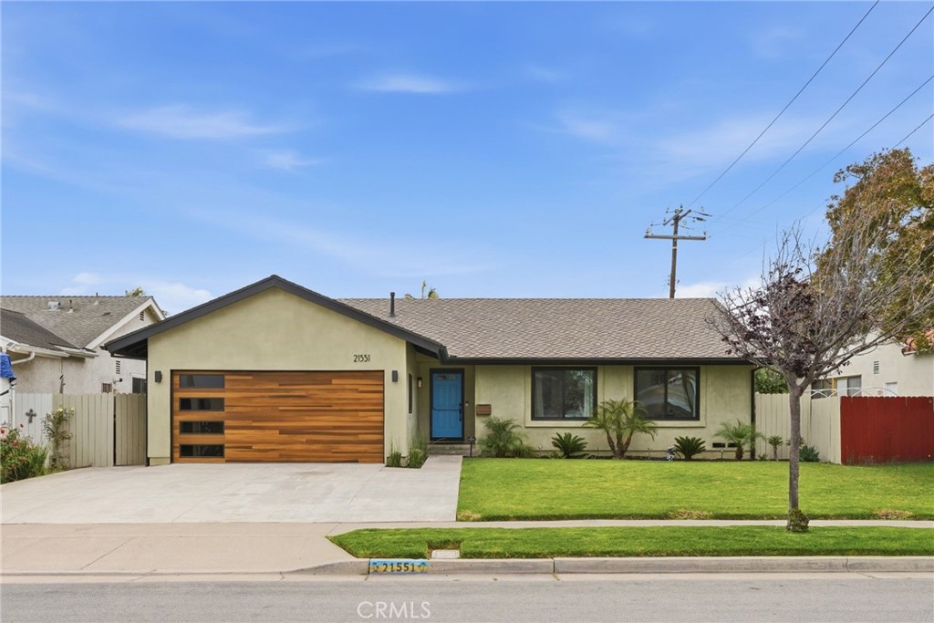 21551 Kanakoa Lane, Huntington Beach CA 92646 - photo 1