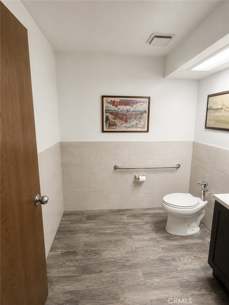 21561 Surveyor 2B, Huntington Beach CA 92646 - photo 12