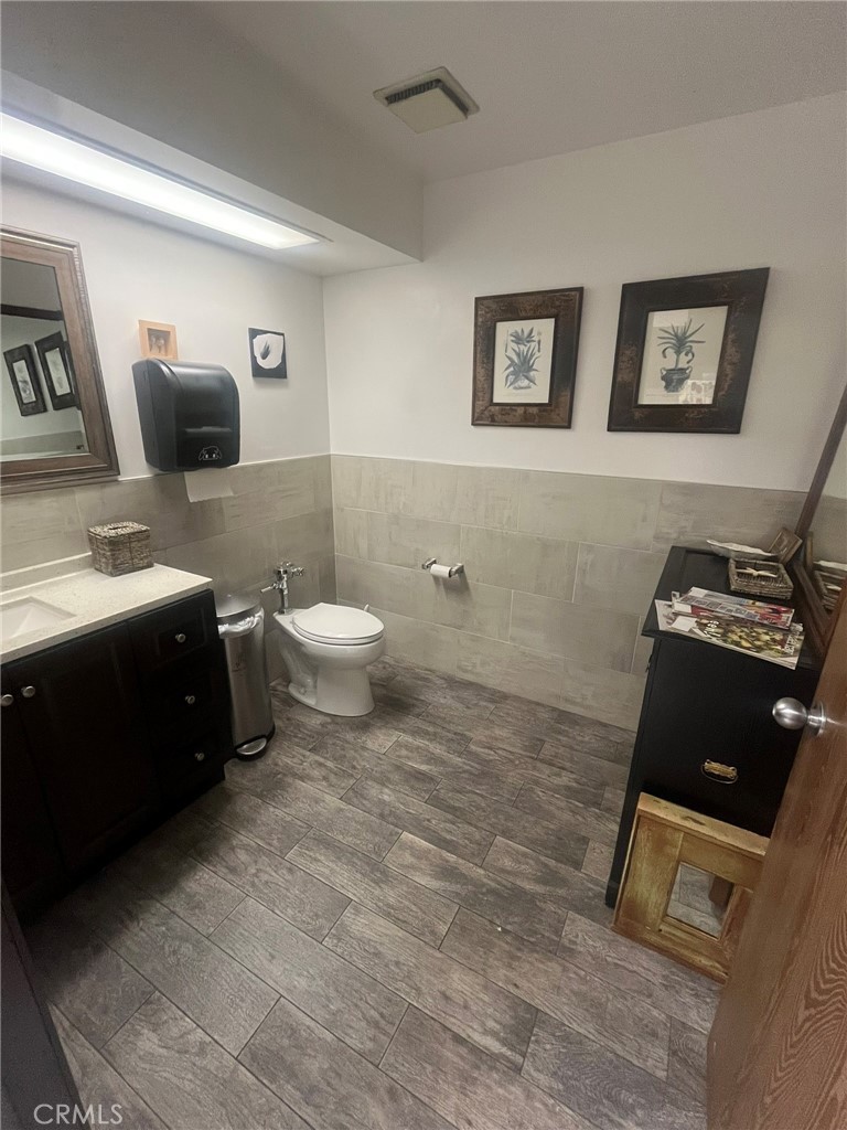 21561 Surveyor 2B, Huntington Beach CA 92646 - photo 13