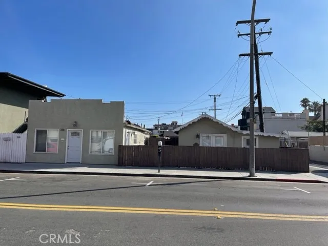 216 Walnut Avenue, Huntington Beach, CA 92648