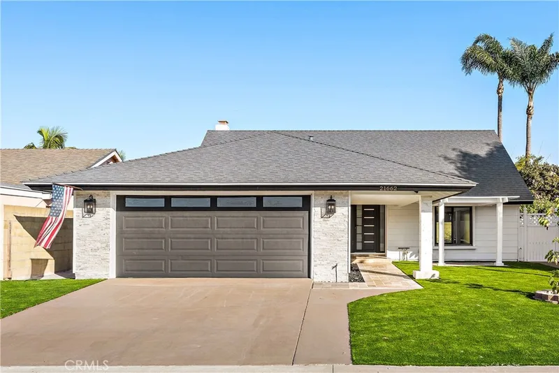 21662 Saluda Circle, Huntington Beach, CA 92646