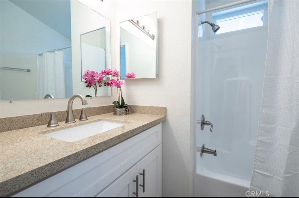 Bath #1-With tub and shower - 21752 Pacific Coast, Huntington Beach CA 92646 - photo 6